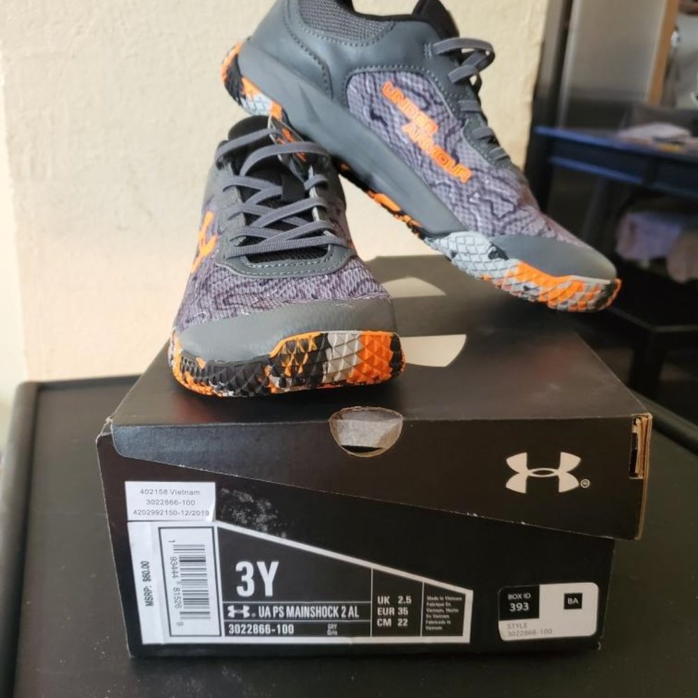 Size 3 Youth Under Armour Sneakers